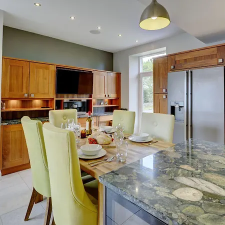 The * ריצ'מונד