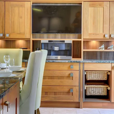 The * ריצ'מונד